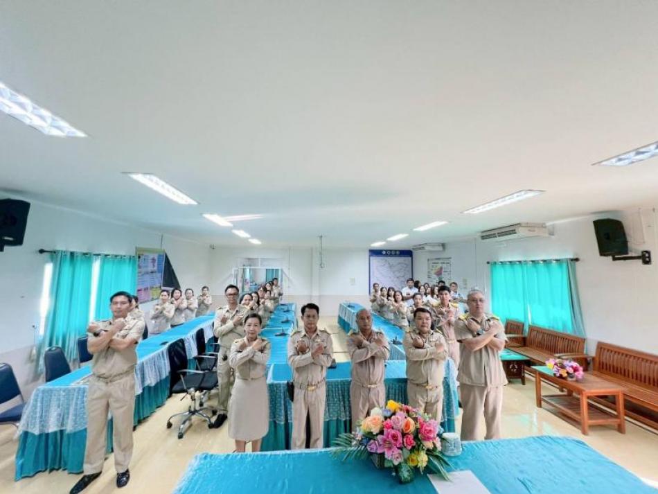 วันจันทร์ที่ 2 มีนาคม 2569 เวลา 09.30 น. นายโสภณ มีมัง นายกองค์การบริหารส่วนตำบลแม่ลาน พร้อมด้วย คณะผู้บริหารบริหาร สมาชิกสภา หัวหน้าส่วน ข้าราชการ พนักงาน และเจ้าหน้าที่องค์การบริหารส่วนตำบลแม่ลาน ประชุมคณะผู้บริหาร หัวหน้าส่วน พนักงานส่วนตำบล พนักงานจ้าง และลูกจ้าง ร่วมกับสภาองค์การบริหารส่วนตำบลแม่ลาน เพื่อมอบนโยบายการขับเคลื่อนการบริหารจัดการบ้านเมืองที่ดี การพัฒนาท้องถิ่นที่ยั่งยืน และมอบนโยบาย NO Gift Policy ประจำปี พ.ศ.2569 ไม่รับ ไม่ให้ของขวัญของกำนันทุกชนิดจากการปฏิบัติหน้าที่ และประชุมชี้แจงการพัฒนาองค์กร เพื่อเตรียมความพร้อมในการประเมินคุณธรรมและความโปร่งใส ของหน่วยงานภาครัฐ (ITA) ประจำปี 2569 ต่อไป